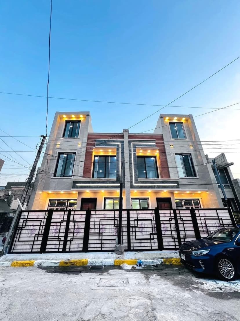 للبيع 55متر ثلاث طوابق حي الجهاد الضباط قرب اربع شوارع 