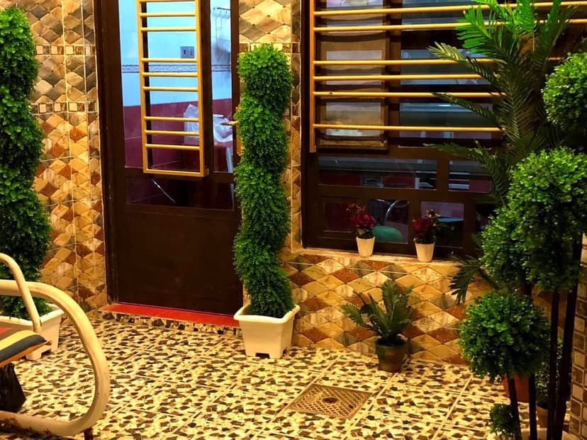 دار سكن للبيع في حي نزال قرب مطعم البادية